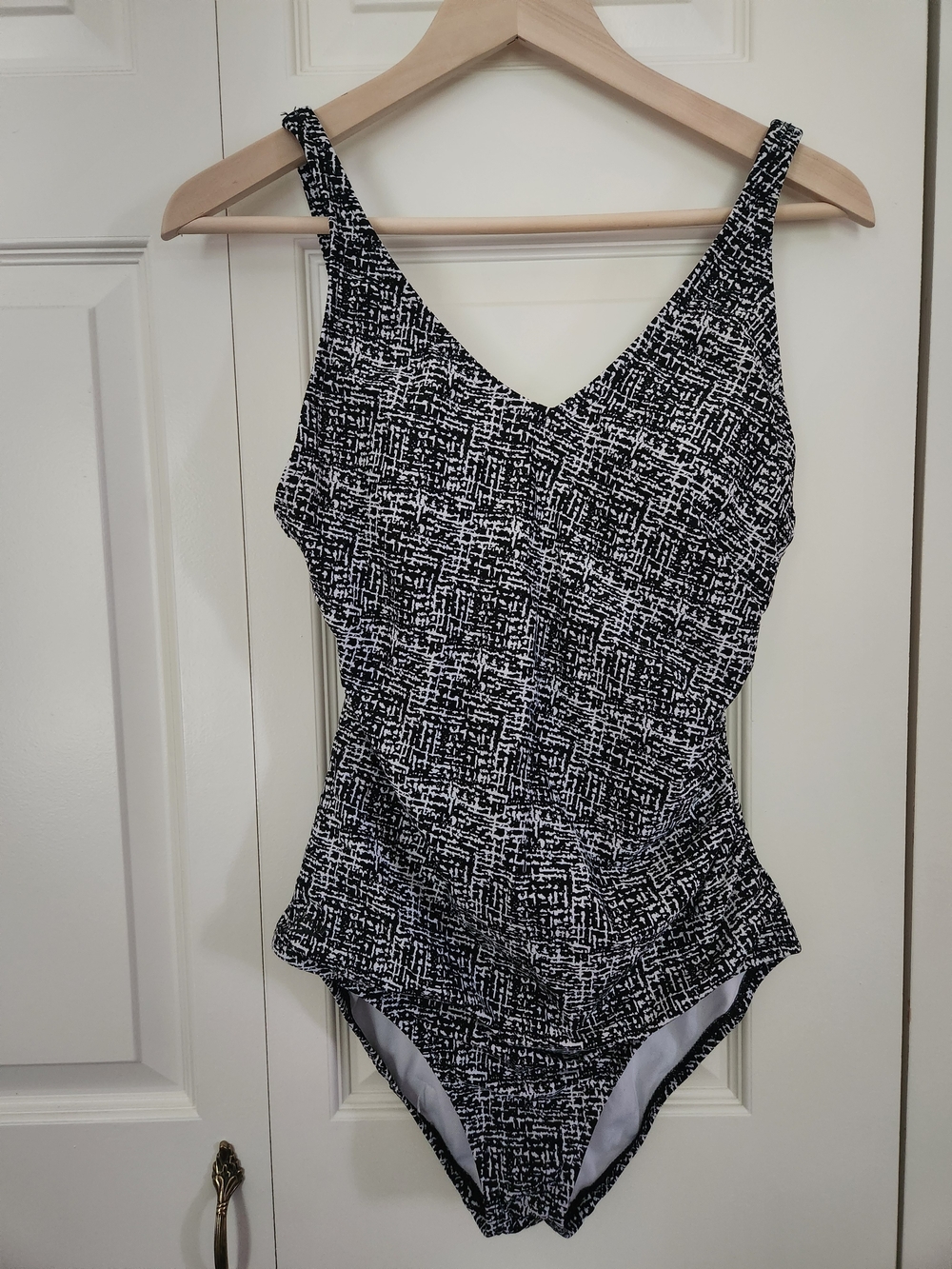 Speedo Womens Black and White Patterned One-Piece Swimsuit